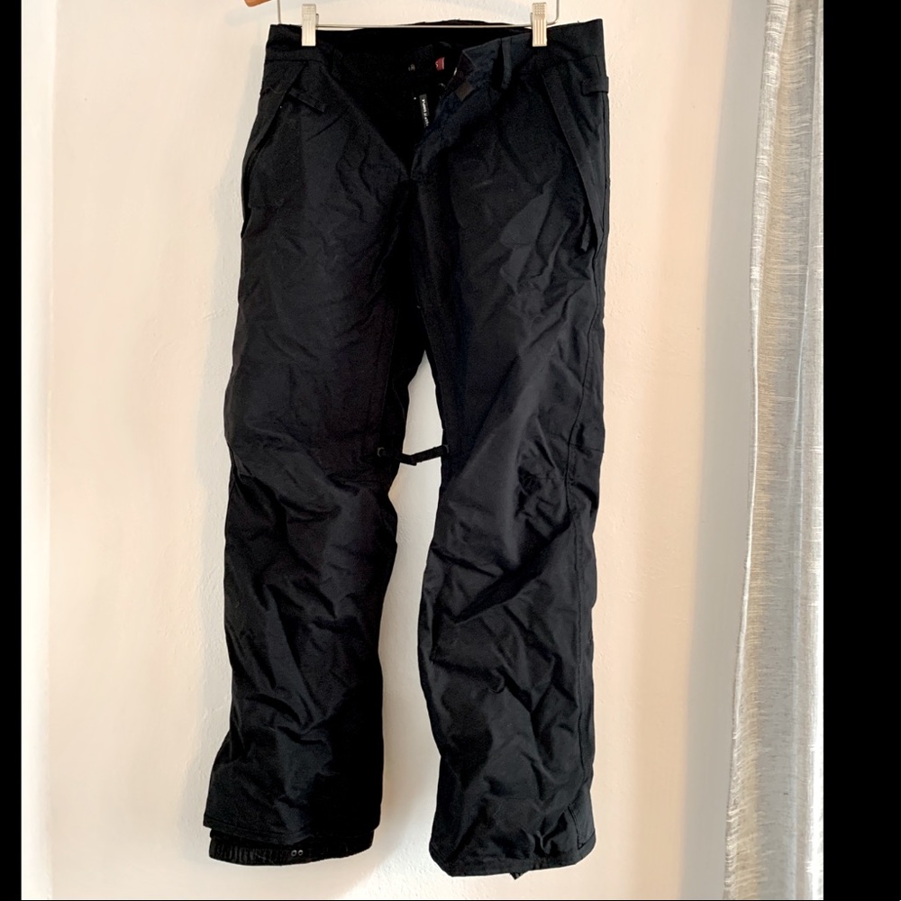 Size small 686 snowboard pants.